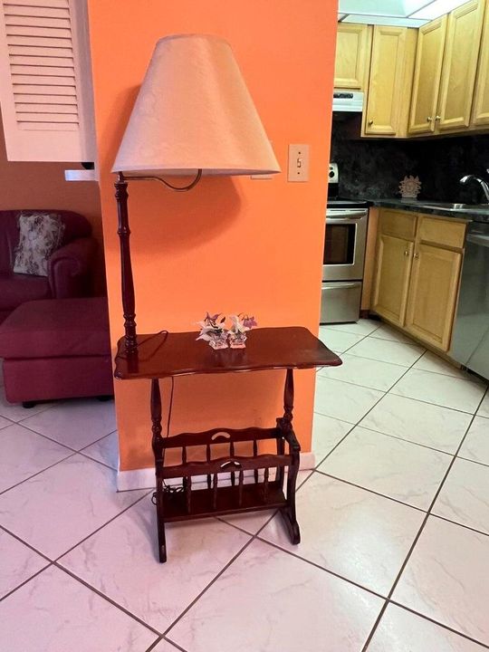 合同活跃: $74,900 (1 贝兹, 1 浴室, 646 平方英尺)