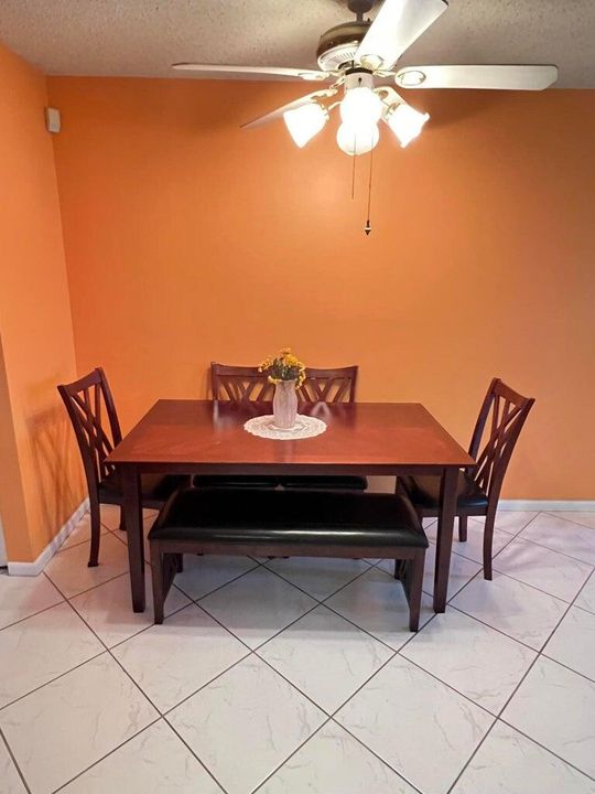 合同活跃: $74,900 (1 贝兹, 1 浴室, 646 平方英尺)