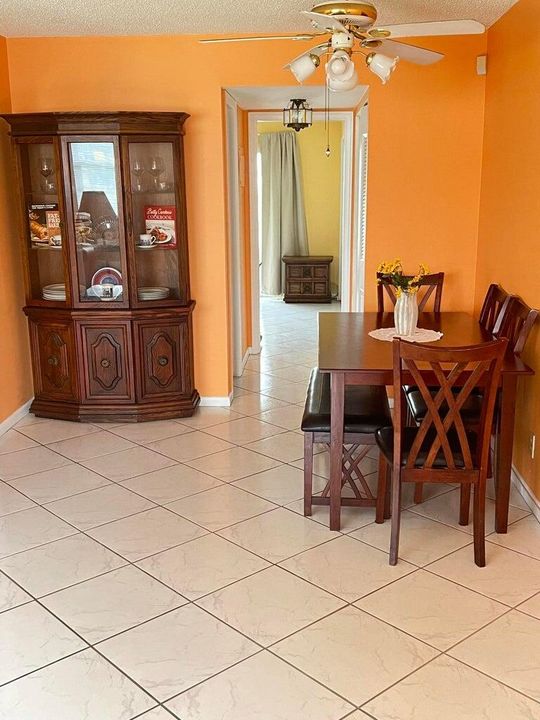 合同活跃: $74,900 (1 贝兹, 1 浴室, 646 平方英尺)