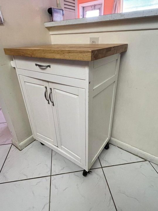 合同活跃: $74,900 (1 贝兹, 1 浴室, 646 平方英尺)