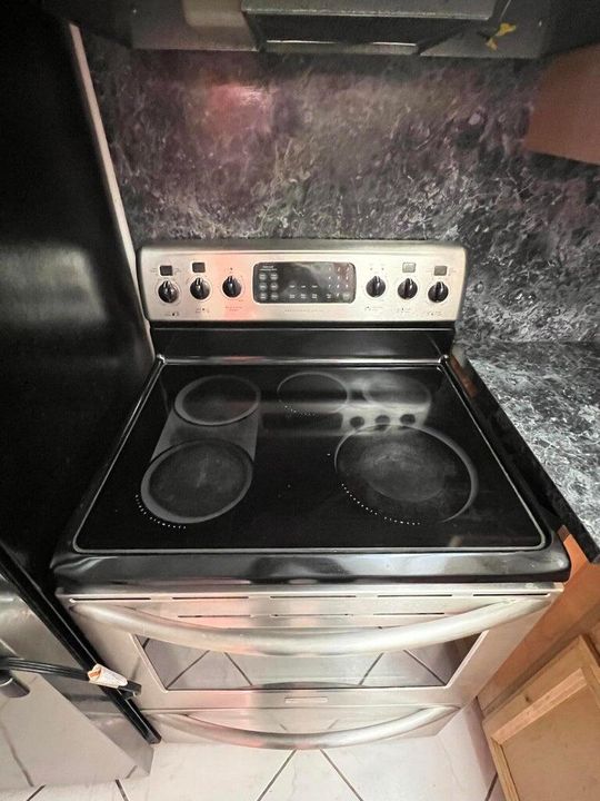 合同活跃: $74,900 (1 贝兹, 1 浴室, 646 平方英尺)