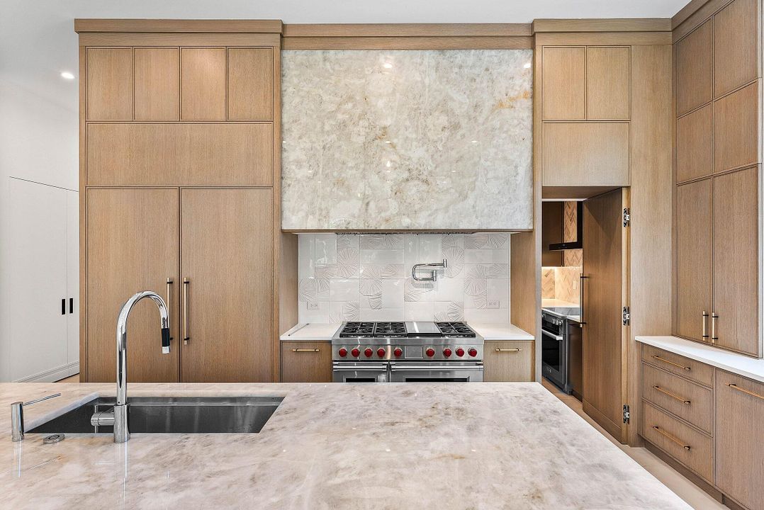 En Venta: $7,250,000 (7 camas, 7 baños, 7019 Pies cuadrados)