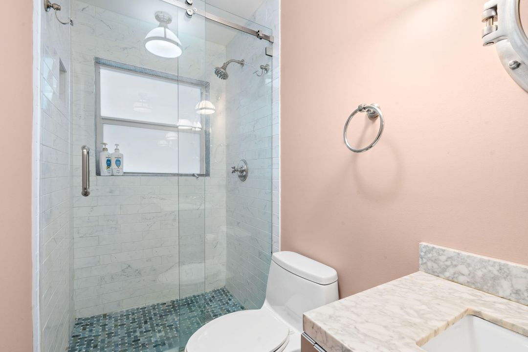 合同活跃: $8,500 (2 贝兹, 2 浴室, 1249 平方英尺)