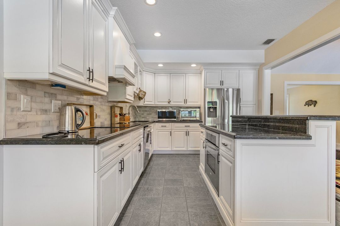 For Sale: $1,720,000 (4 beds, 2 baths, 2960 Square Feet)