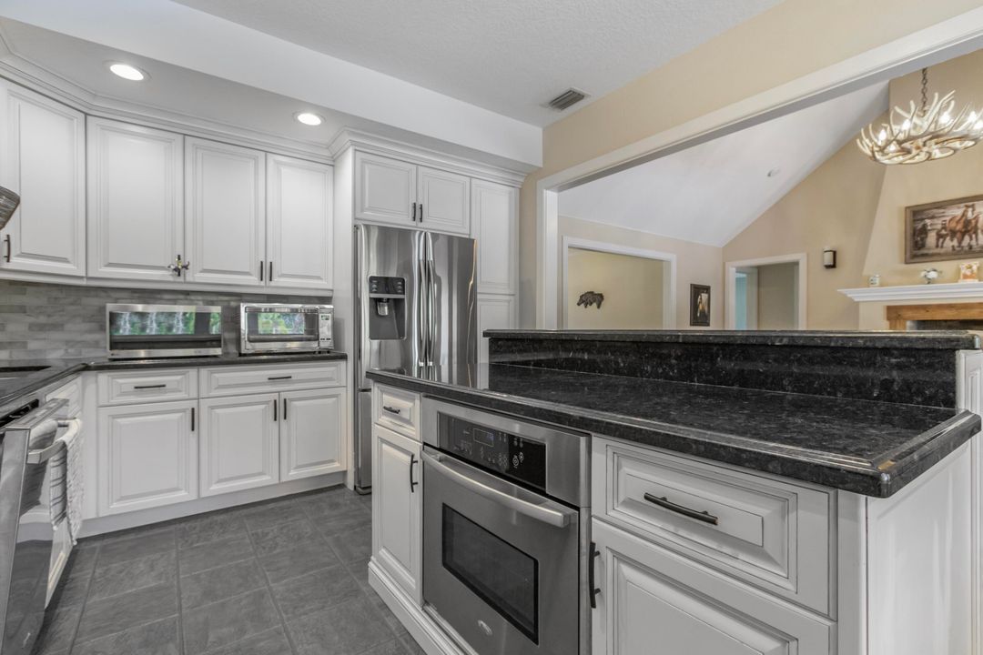 For Sale: $1,720,000 (4 beds, 2 baths, 2960 Square Feet)