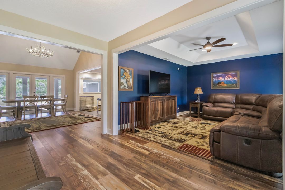 For Sale: $1,720,000 (4 beds, 2 baths, 2960 Square Feet)