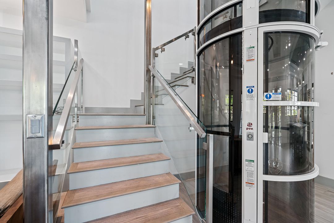 合同活跃: $3,000,000 (3 贝兹, 3 浴室, 2752 平方英尺)