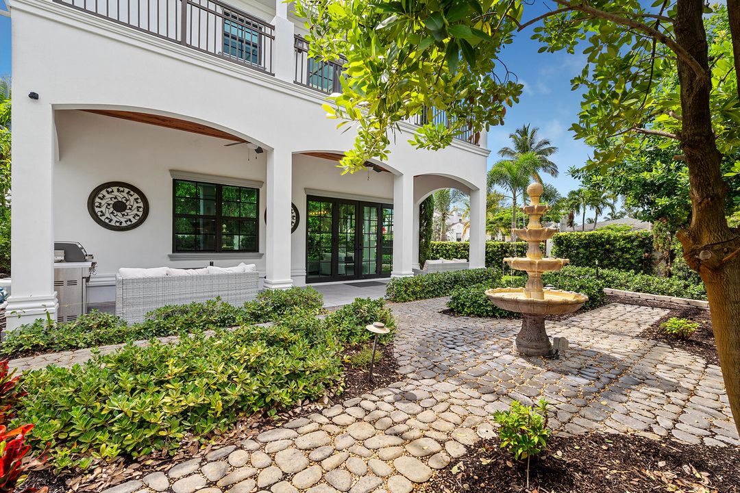 合同活跃: $3,000,000 (3 贝兹, 3 浴室, 2752 平方英尺)