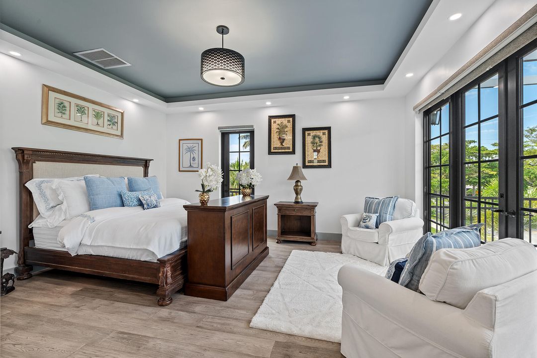 合同活跃: $3,000,000 (3 贝兹, 3 浴室, 2752 平方英尺)