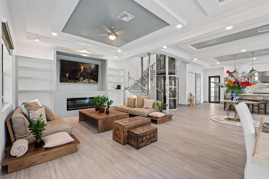 合同活跃: $3,000,000 (3 贝兹, 3 浴室, 2752 平方英尺)