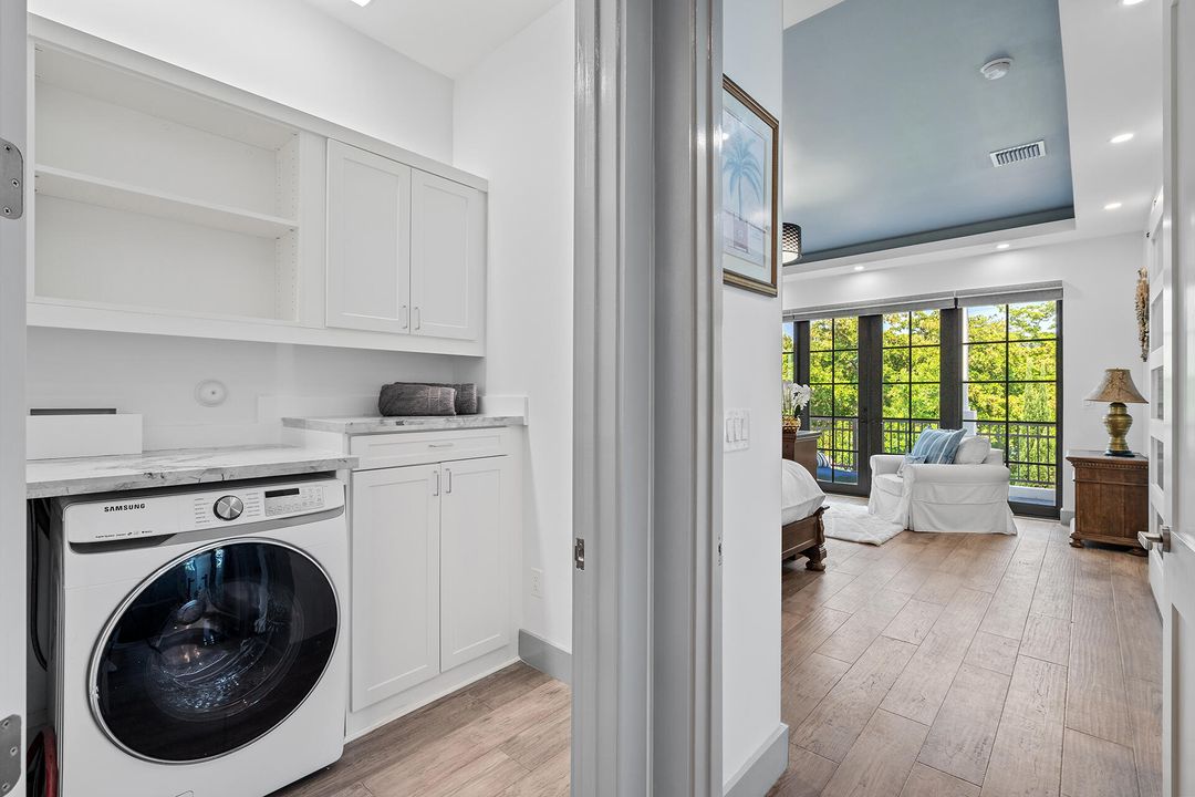 合同活跃: $3,000,000 (3 贝兹, 3 浴室, 2752 平方英尺)