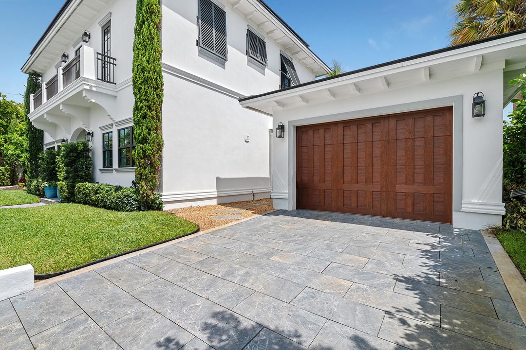 合同活跃: $3,000,000 (3 贝兹, 3 浴室, 2752 平方英尺)