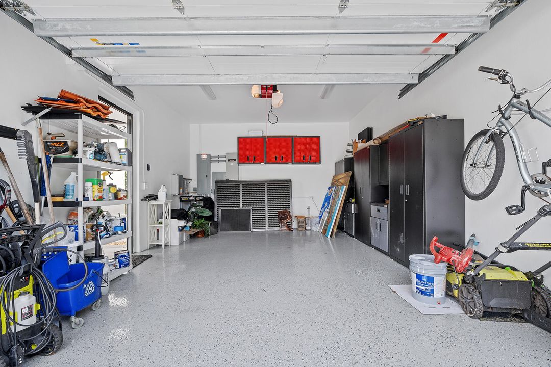 合同活跃: $3,000,000 (3 贝兹, 3 浴室, 2752 平方英尺)