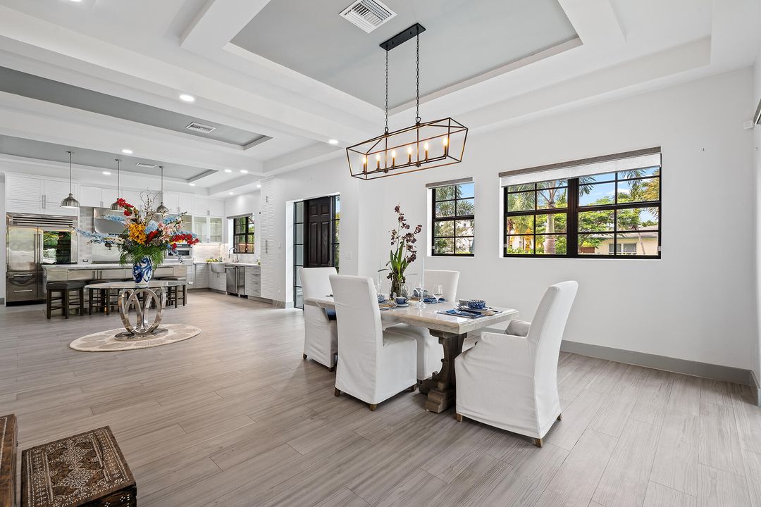 合同活跃: $3,000,000 (3 贝兹, 3 浴室, 2752 平方英尺)