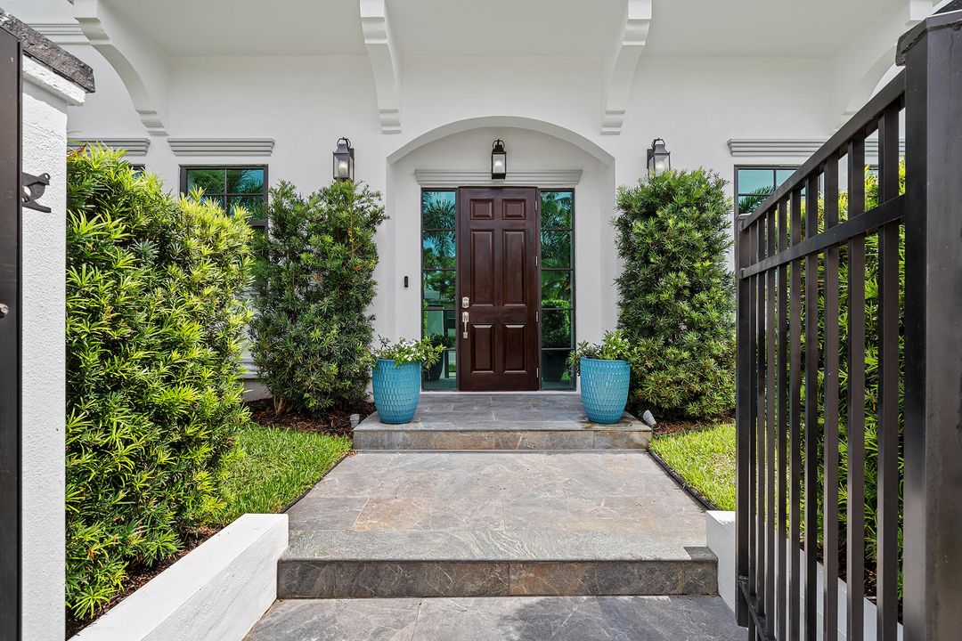 合同活跃: $3,000,000 (3 贝兹, 3 浴室, 2752 平方英尺)