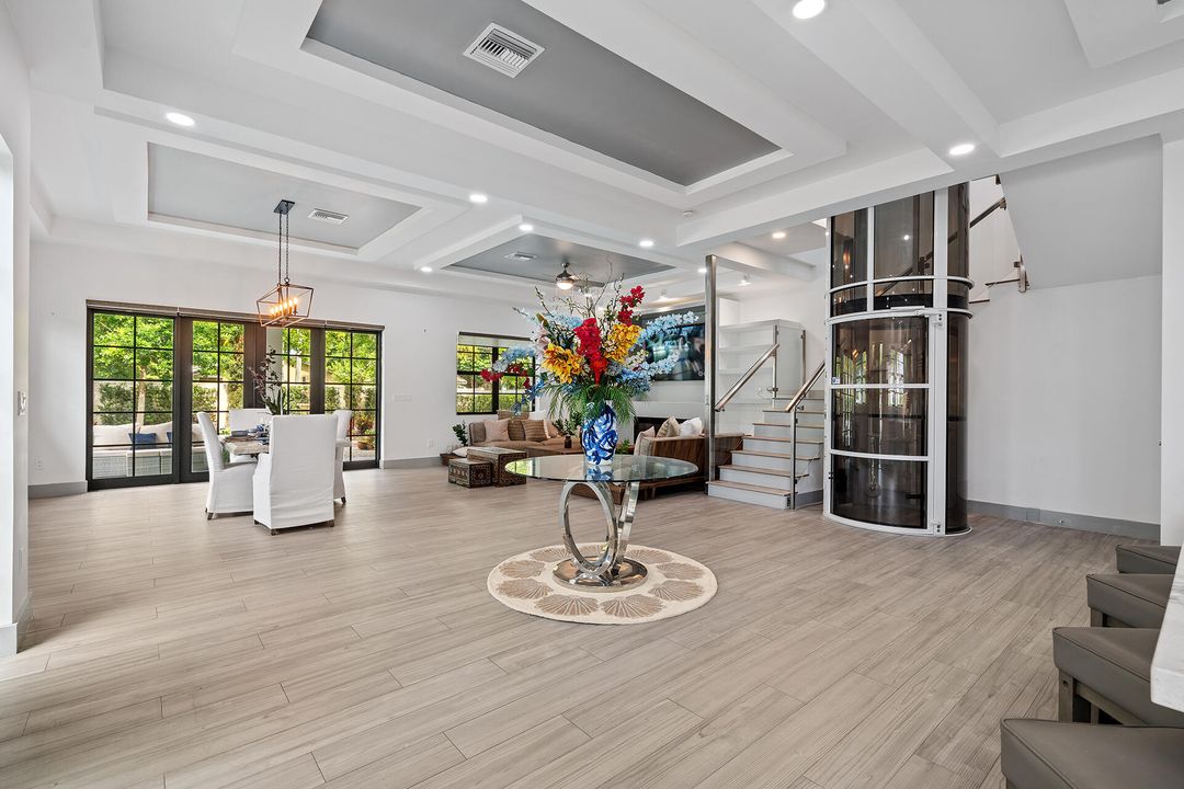 合同活跃: $3,000,000 (3 贝兹, 3 浴室, 2752 平方英尺)