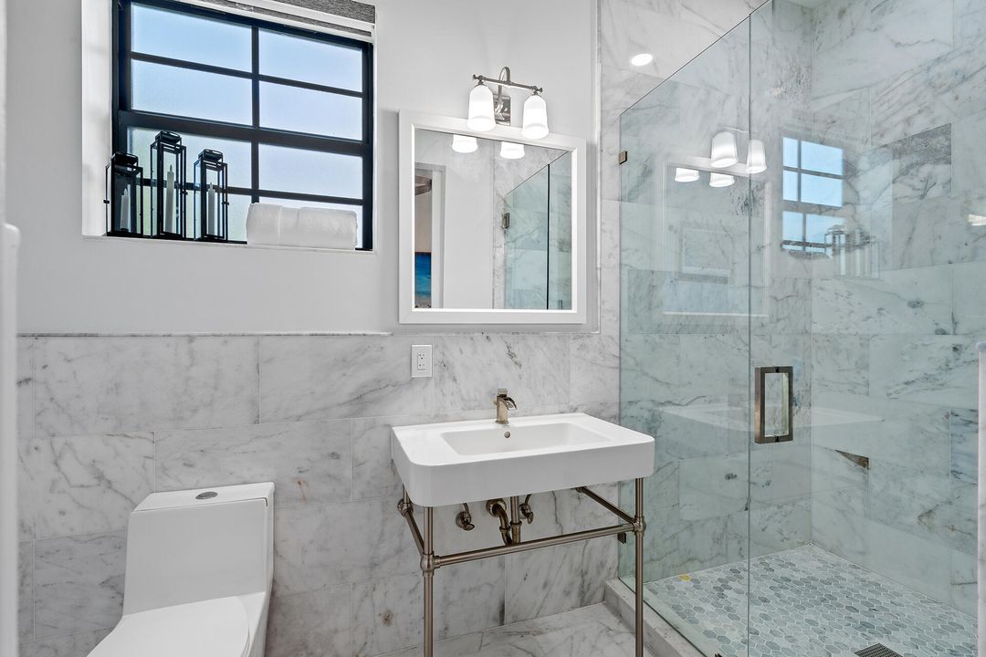 合同活跃: $3,000,000 (3 贝兹, 3 浴室, 2752 平方英尺)