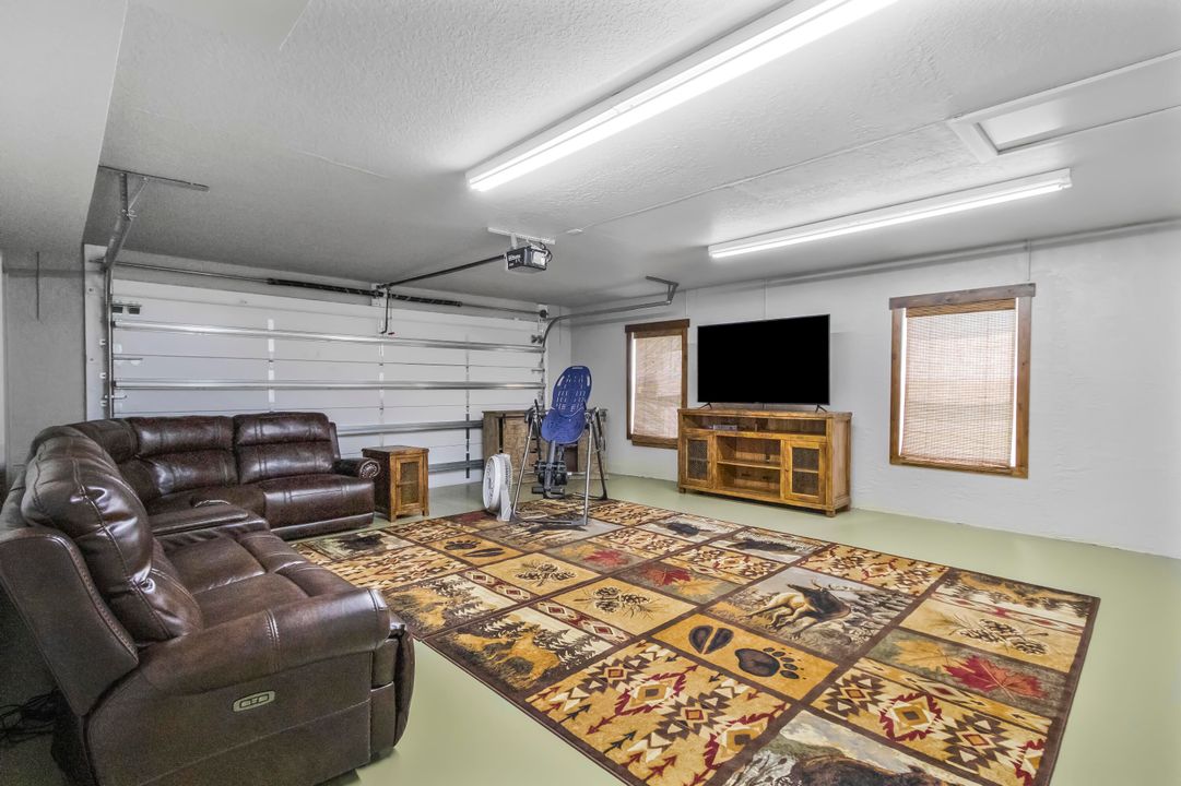 For Sale: $1,720,000 (4 beds, 2 baths, 2960 Square Feet)