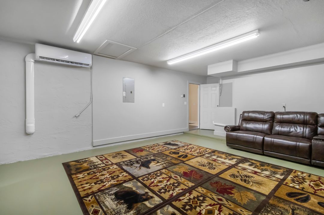 For Sale: $1,720,000 (4 beds, 2 baths, 2960 Square Feet)