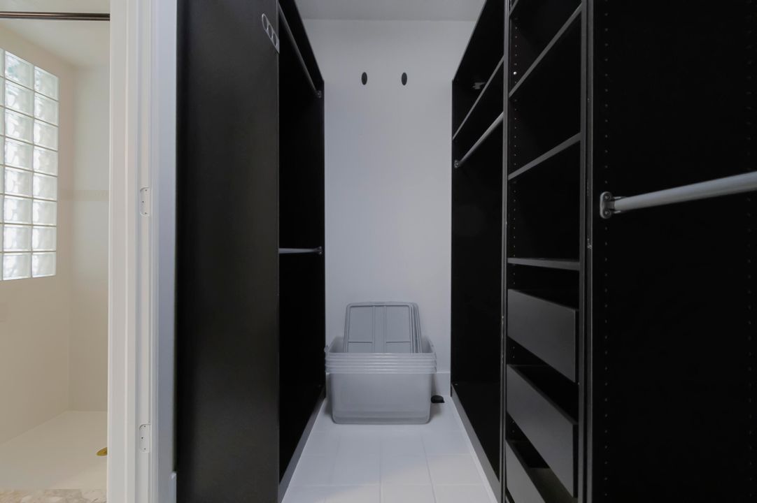 For Sale: $1,720,000 (4 beds, 2 baths, 2960 Square Feet)