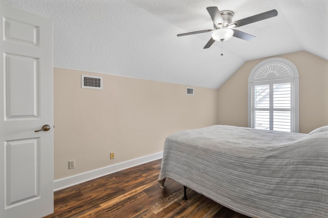 For Sale: $1,720,000 (4 beds, 2 baths, 2960 Square Feet)