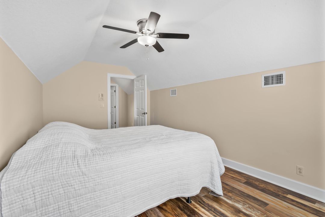 For Sale: $1,720,000 (4 beds, 2 baths, 2960 Square Feet)