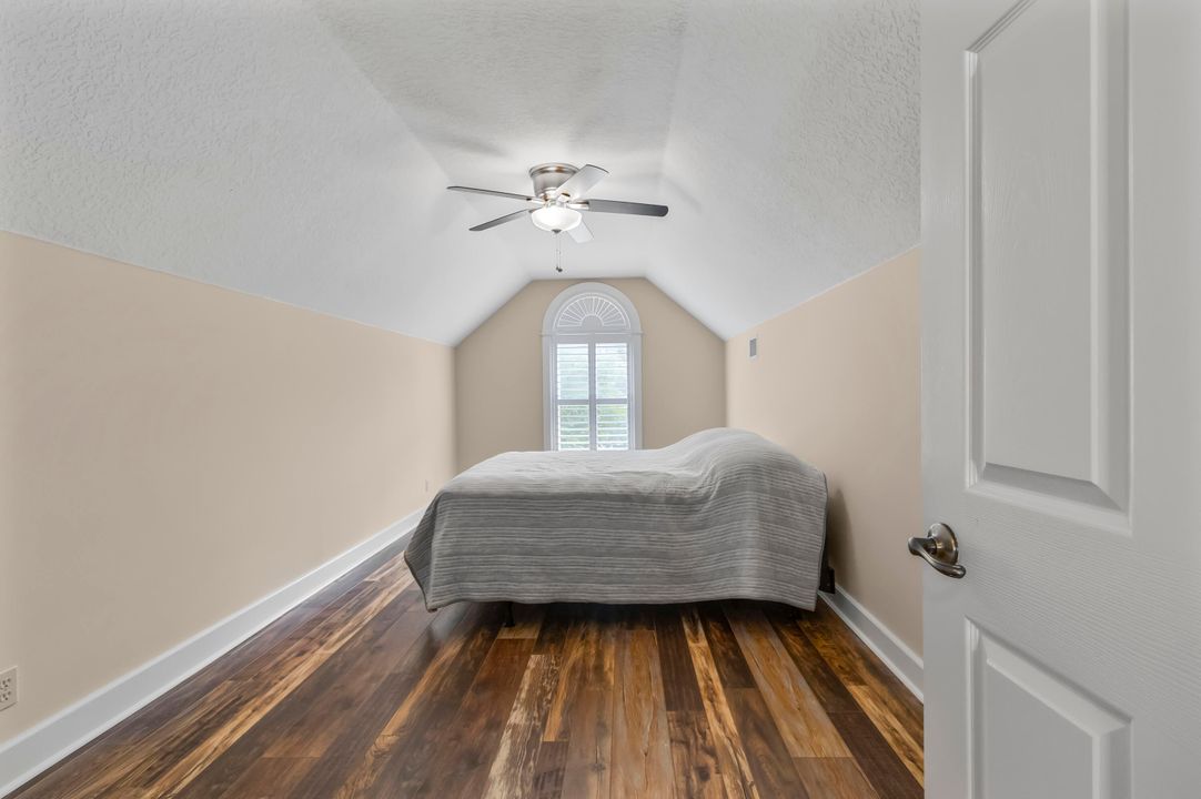 For Sale: $1,720,000 (4 beds, 2 baths, 2960 Square Feet)