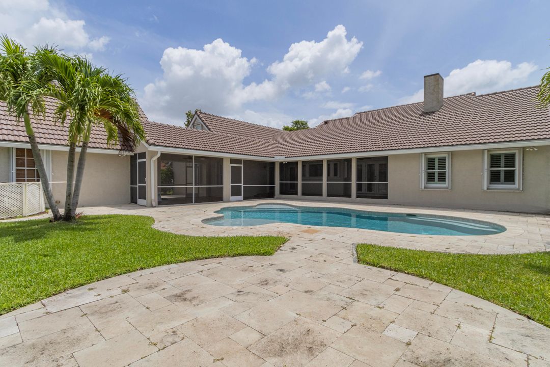 For Sale: $1,720,000 (4 beds, 2 baths, 2960 Square Feet)