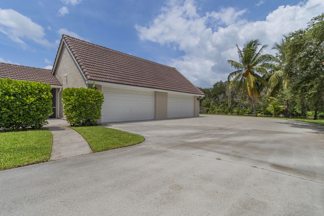 For Sale: $1,720,000 (4 beds, 2 baths, 2960 Square Feet)