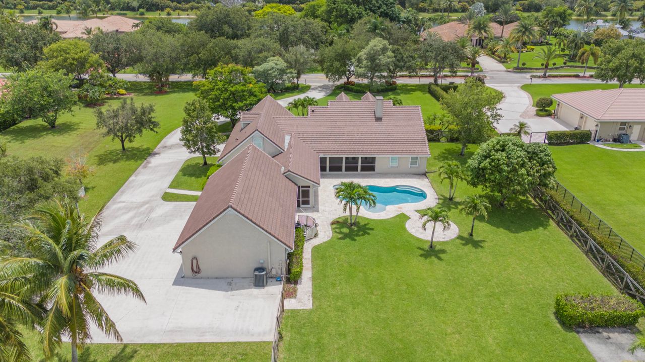 For Sale: $1,720,000 (4 beds, 2 baths, 2960 Square Feet)