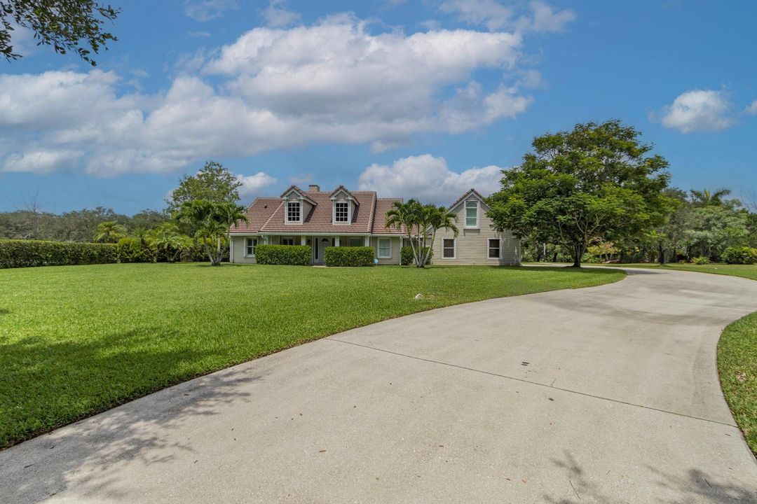 For Sale: $1,720,000 (4 beds, 2 baths, 2960 Square Feet)