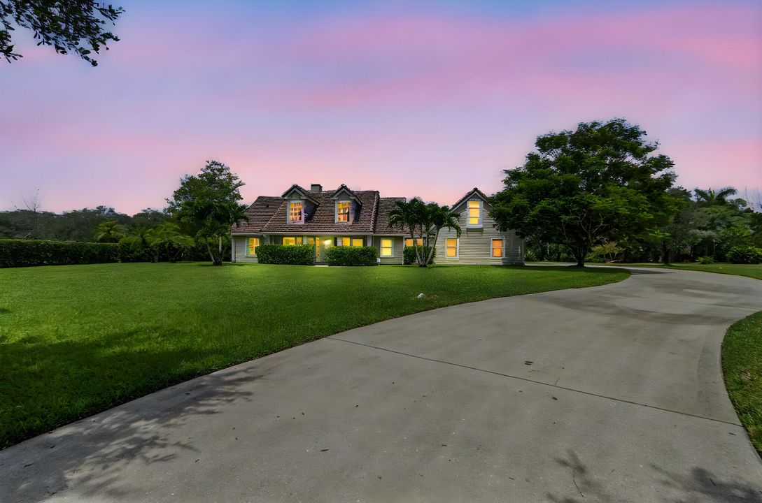 For Sale: $1,720,000 (4 beds, 2 baths, 2960 Square Feet)