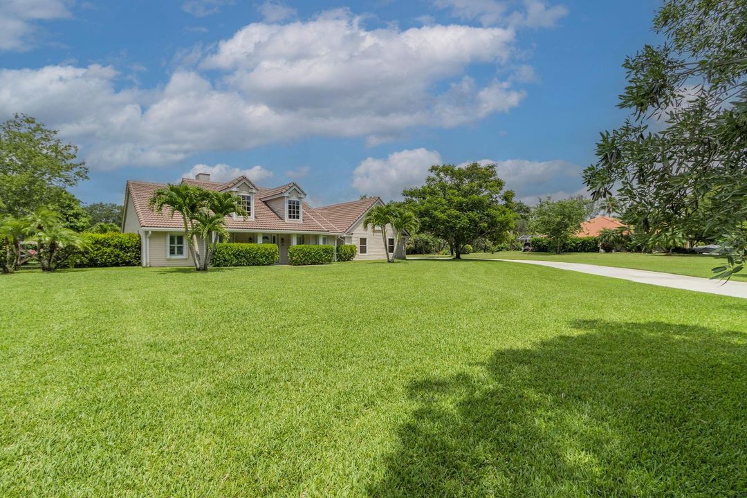 For Sale: $1,720,000 (4 beds, 2 baths, 2960 Square Feet)