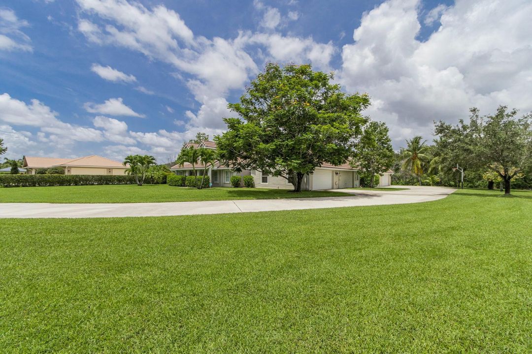 For Sale: $1,720,000 (4 beds, 2 baths, 2960 Square Feet)
