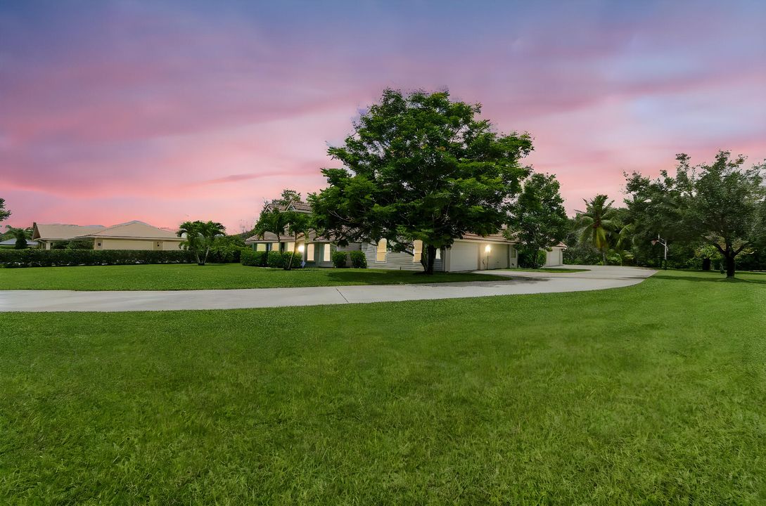 For Sale: $1,720,000 (4 beds, 2 baths, 2960 Square Feet)