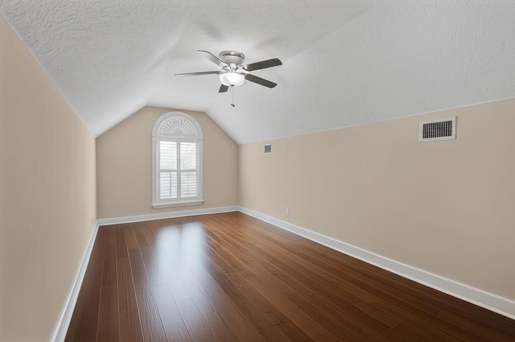 For Sale: $1,720,000 (4 beds, 2 baths, 2960 Square Feet)