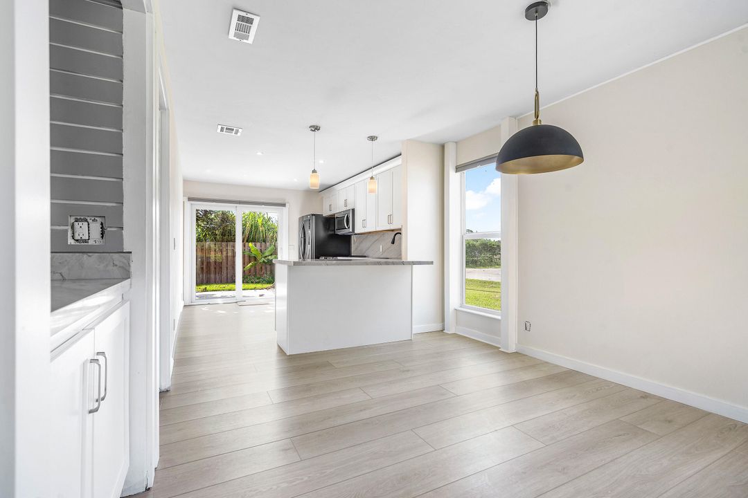 На продажу: $335,000 (3 спален, 2 ванн, 1312 Квадратных фут)