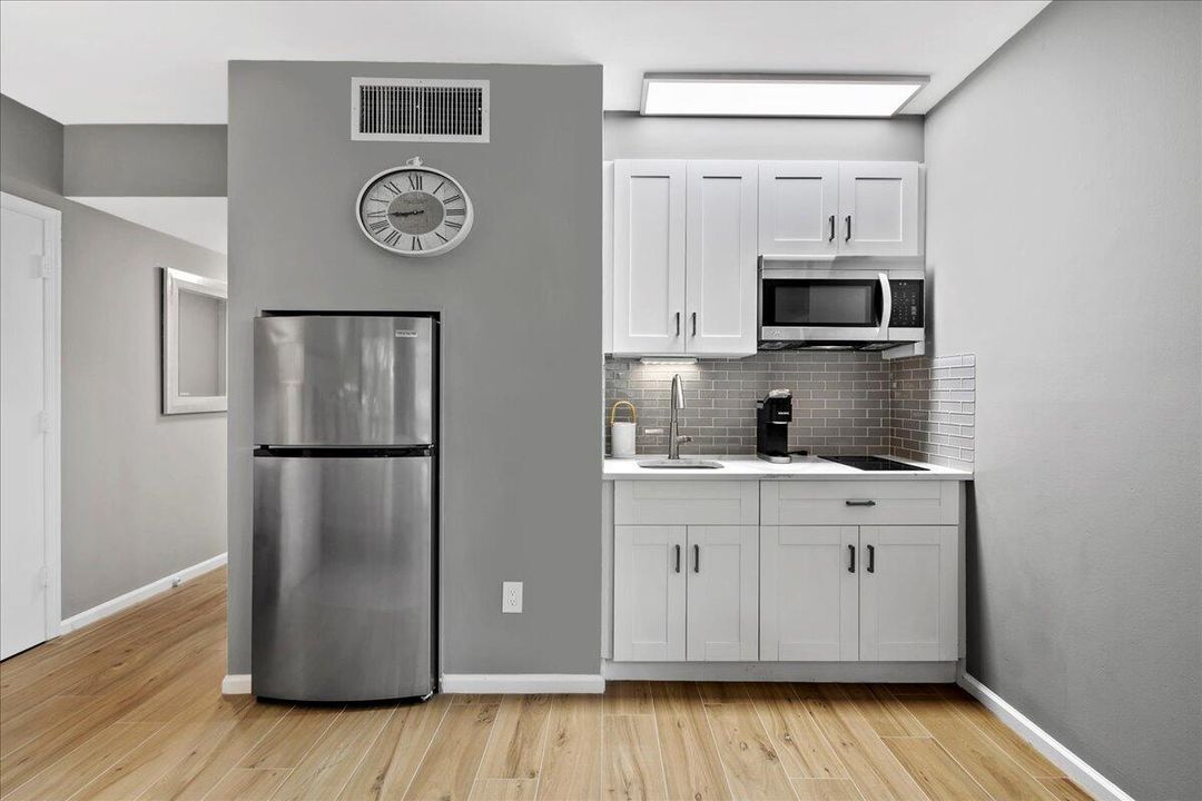 For Rent: $3,600 (1 beds, 1 baths, 500 Square Feet)