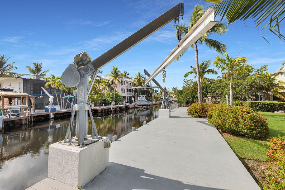 待售: $2,100,000 (2 贝兹, 2 浴室, 1244 平方英尺)