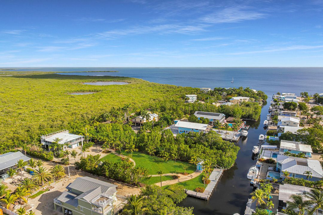 待售: $2,100,000 (2 贝兹, 2 浴室, 1244 平方英尺)