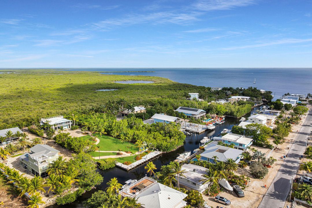 待售: $2,100,000 (2 贝兹, 2 浴室, 1244 平方英尺)