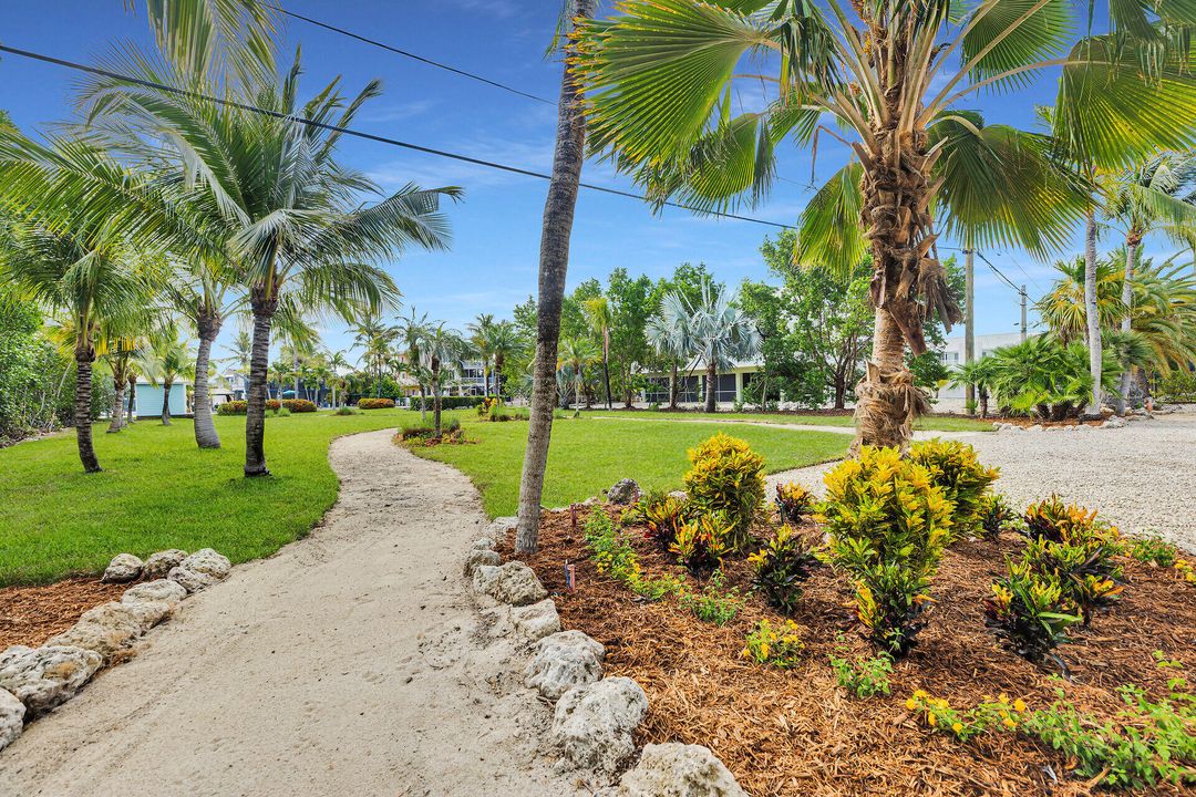 待售: $2,100,000 (2 贝兹, 2 浴室, 1244 平方英尺)