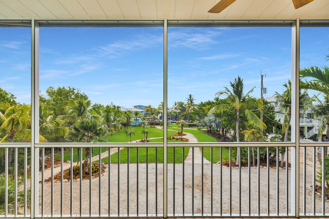 待售: $2,100,000 (2 贝兹, 2 浴室, 1244 平方英尺)