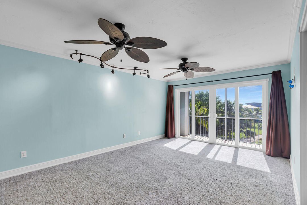 待售: $2,100,000 (2 贝兹, 2 浴室, 1244 平方英尺)