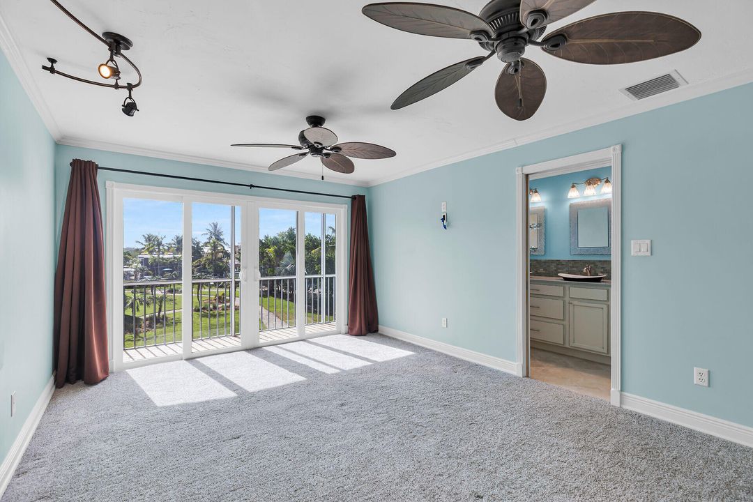 待售: $2,100,000 (2 贝兹, 2 浴室, 1244 平方英尺)