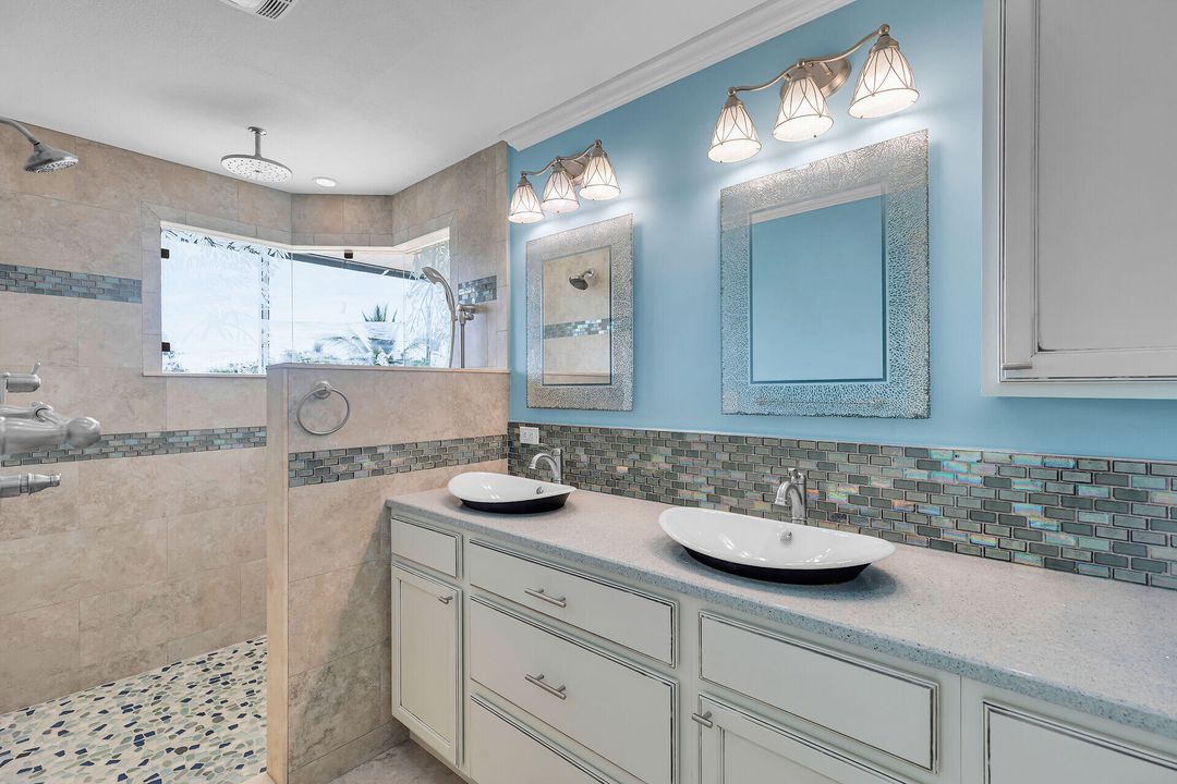 待售: $2,100,000 (2 贝兹, 2 浴室, 1244 平方英尺)