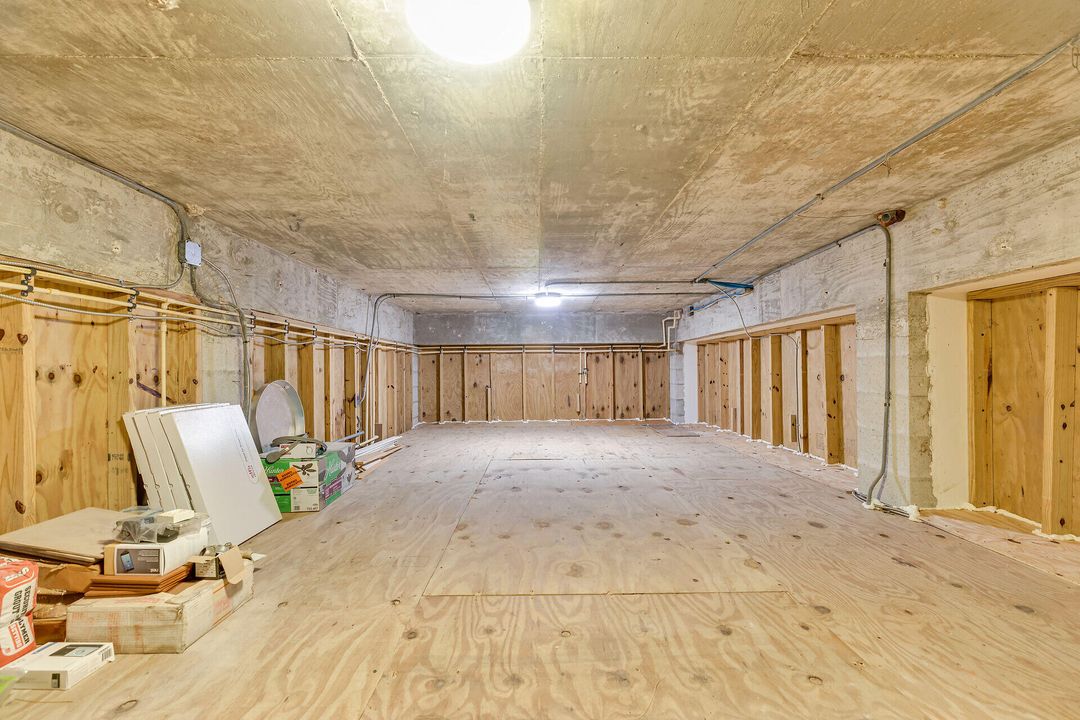 待售: $2,100,000 (2 贝兹, 2 浴室, 1244 平方英尺)