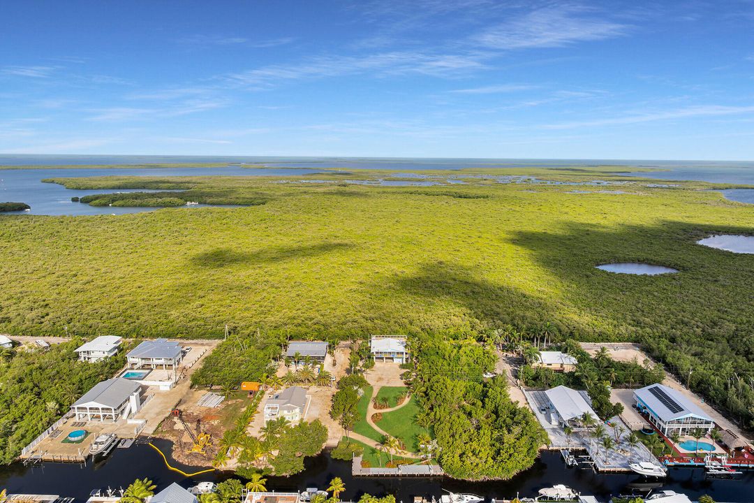 待售: $2,100,000 (2 贝兹, 2 浴室, 1244 平方英尺)