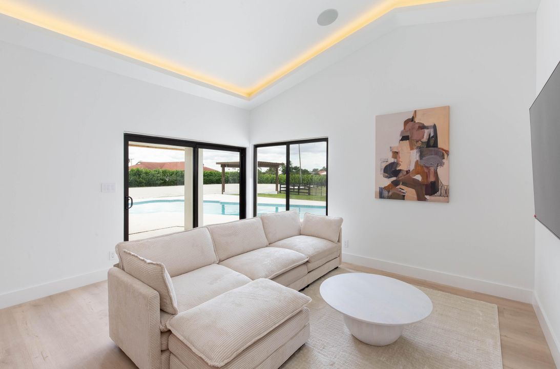 Active With Contract: $15,000 (4 beds, 3 baths, 2730 Square Feet)