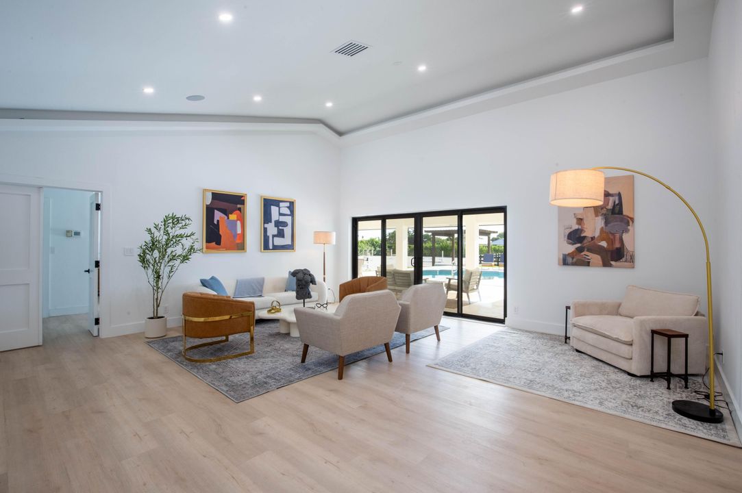 Active With Contract: $15,000 (4 beds, 3 baths, 2730 Square Feet)